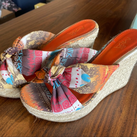 Mia Platform Sandals - Picture 3 of 5